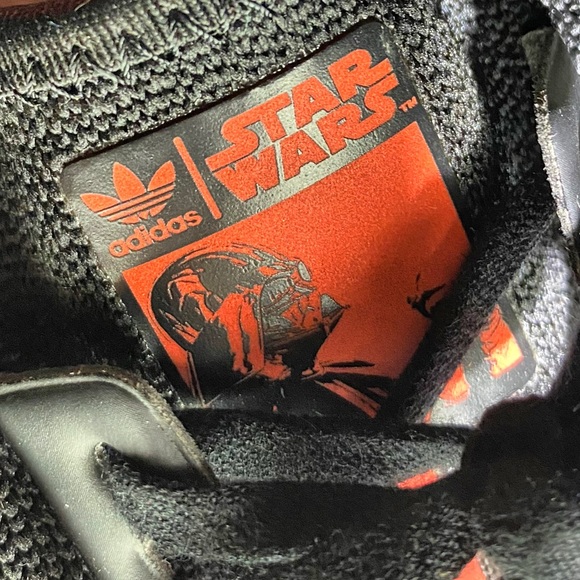 🖤❤️ Adidas NMD R1 Star Wars Darth Vader Black/Red FW2276 - Picture 7 of 11